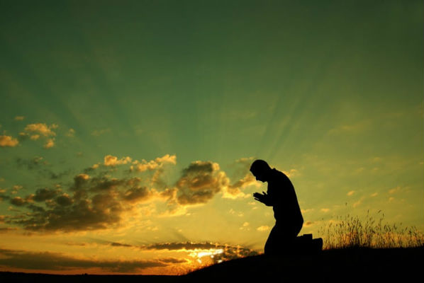 Ciência revela que a oração tem efeitos curativos contra doenças