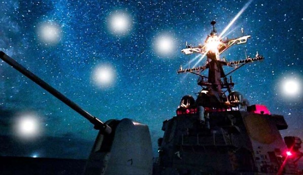 Dezenas de OVNIs perseguem os Destroyers da Marinha dos EUA em alto mar